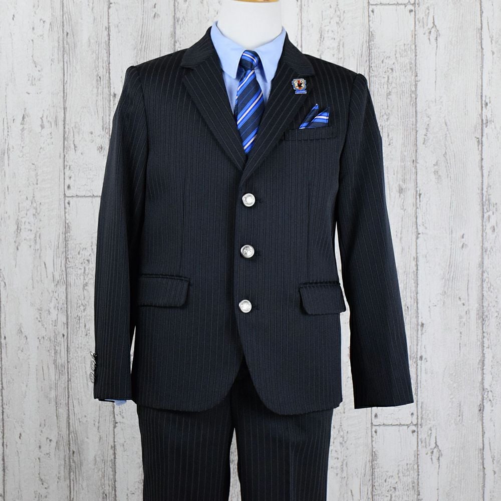 ピアノ発表会や結婚式にぴったりのカラーの男の子用フォーマルスーツ。シンプルで美しいシルエットが魅力のAngel's Closetの子供フォーマル レンタル商品（【レンタル】ストライプ3ボタンロングパンツスーツ6点セット【JFA SAMURAI BLUE】（CAT375493））｜画像2