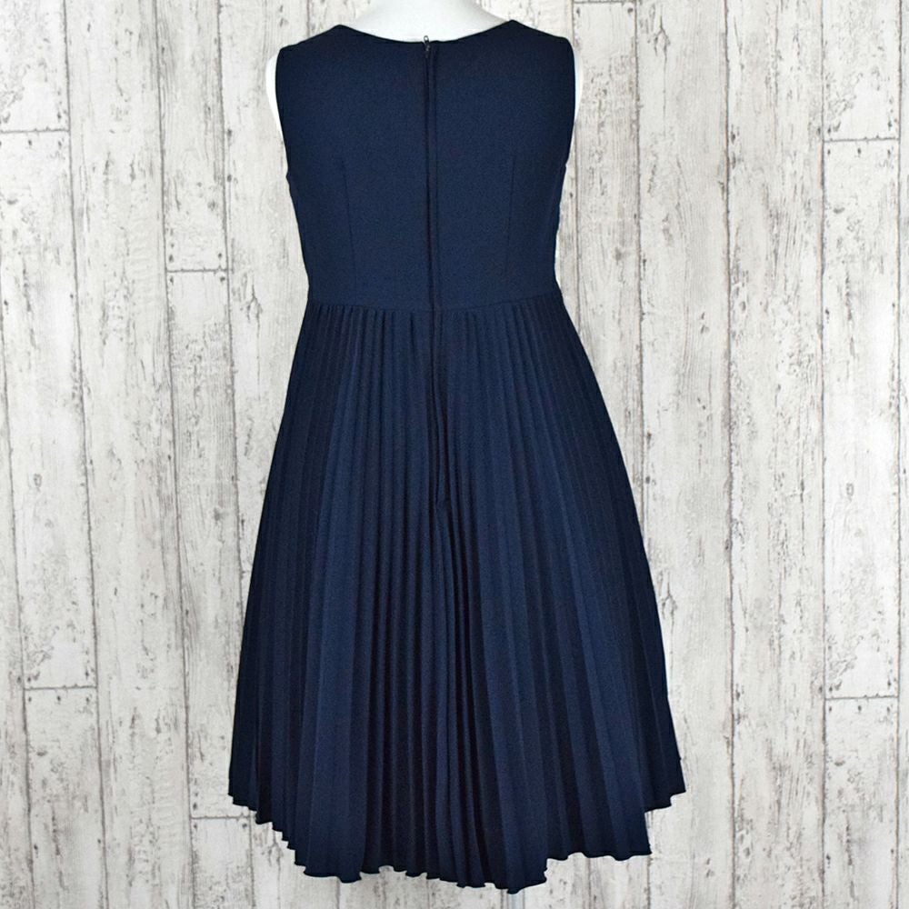 ピアノ発表会や結婚式にぴったりのカラーの女の子用キッズドレス。シンプルで美しいシルエットが魅力のAngel's Closetの子供ドレス レンタル商品（【レンタル】レース切替プリーツ子供ドレス（CAT879305））｜画像4