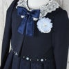 特別な日にぴったりのネイビーカラーの男の子用フォーマルスーツ。シンプルで美しいシルエットが魅力のAngel's Closetの子供フォーマル レンタル商品（【レンタル】ネイビークラシカルフラワーアンサンブル（CAT898300）120cm）｜画像2