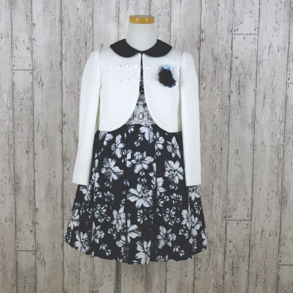 特別な日にぴったりのカラーの男の子用フォーマルスーツ。シンプルで美しいシルエットが魅力のAngel's Closetの子供フォーマル レンタル商品（【レンタル】プリントワンピースアンサンブル（CAT898304）120cm）｜画像4