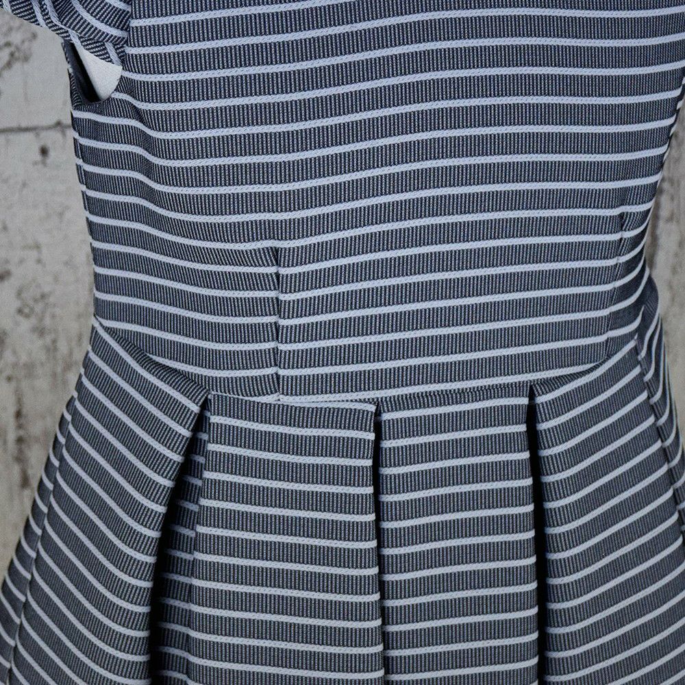 特別な日にぴったりのカラーの男の子用フォーマルスーツ。シンプルで美しいシルエットが魅力のAngel's Closetの子供フォーマル レンタル商品（【レンタル】グレーボーダーアンサンブル（CAT898305）120cm）｜画像6