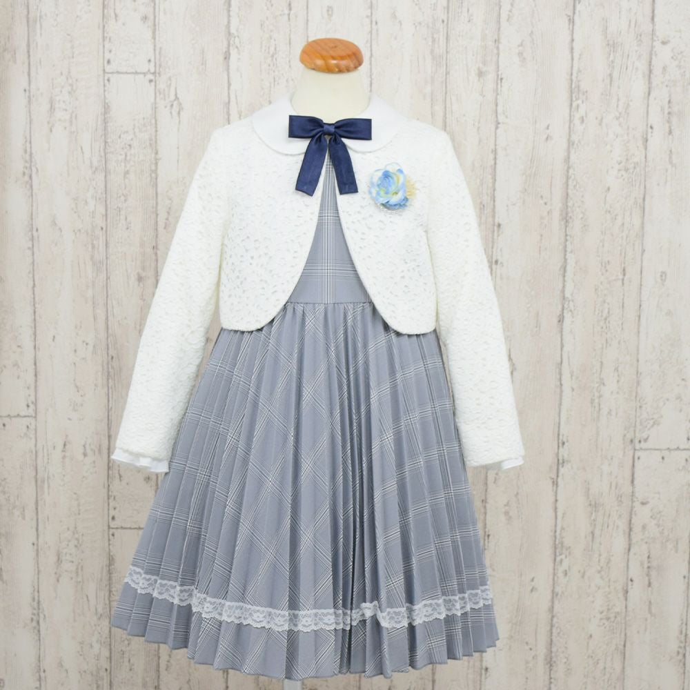 特別な日にぴったりのカラーの男の子用フォーマルスーツ。シンプルで美しいシルエットが魅力のAngel's Closetの子供フォーマル レンタル商品（【レンタル】レースボレロクリスタルプリーツアンサンブル【CHOPIN】（CAT802301）120・130cm）｜画像10