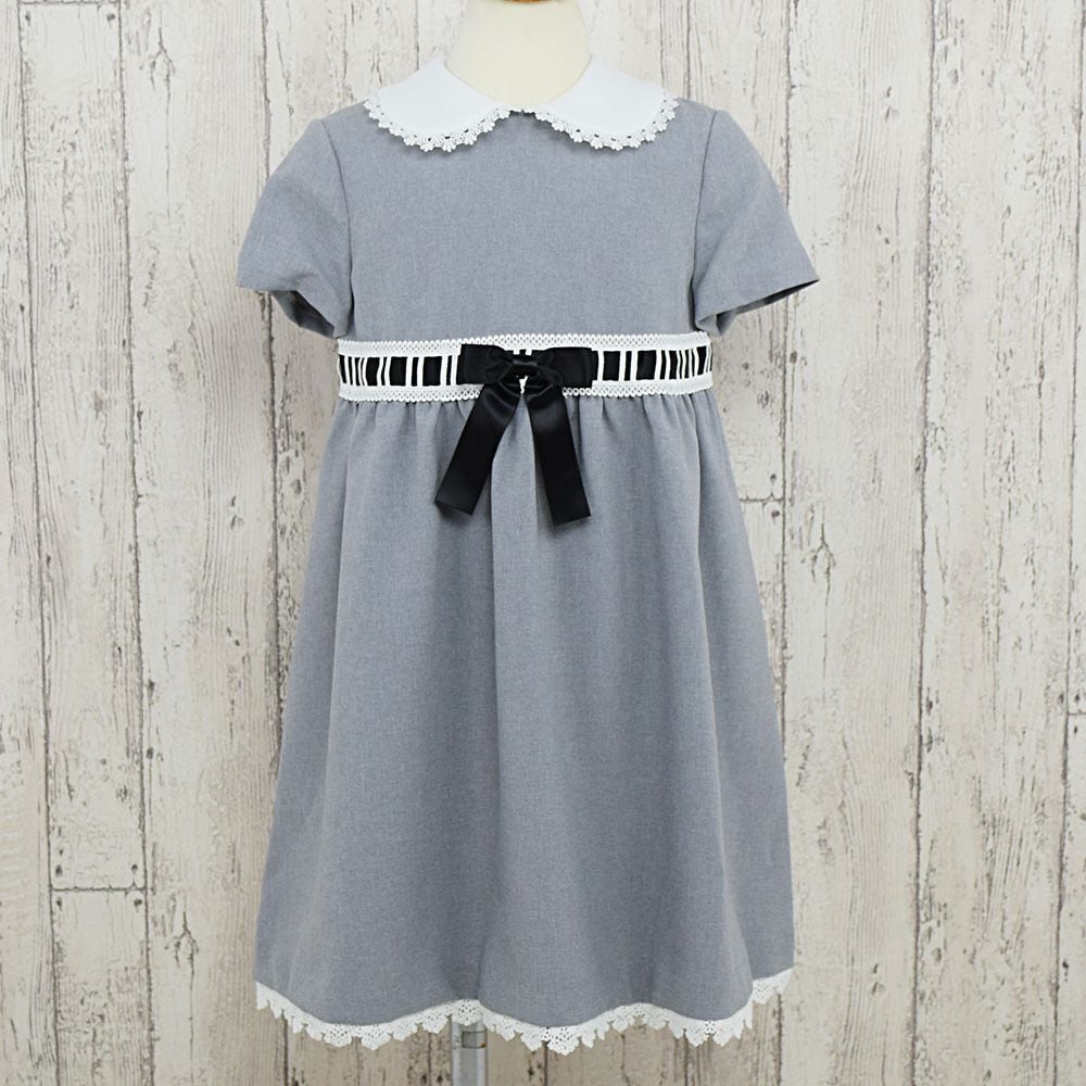 特別な日にぴったりのカラーの男の子用フォーマルスーツ。シンプルで美しいシルエットが魅力のAngel's Closetの子供フォーマル レンタル商品（【レンタル】フリルワンピースボレロセットアンサンブル【CHOPIN】（CAT879303B）120cm）｜画像5