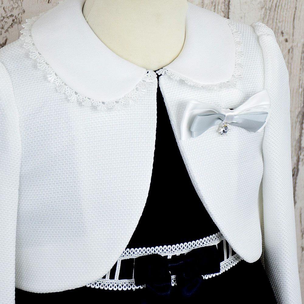 特別な日にぴったりのカラーの男の子用フォーマルスーツ。シンプルで美しいシルエットが魅力のAngel's Closetの子供フォーマル レンタル商品（【レンタル】フリルワンピースボレロセットアンサンブル（CAT879303W）【CHOPIN】　120cm）｜画像3