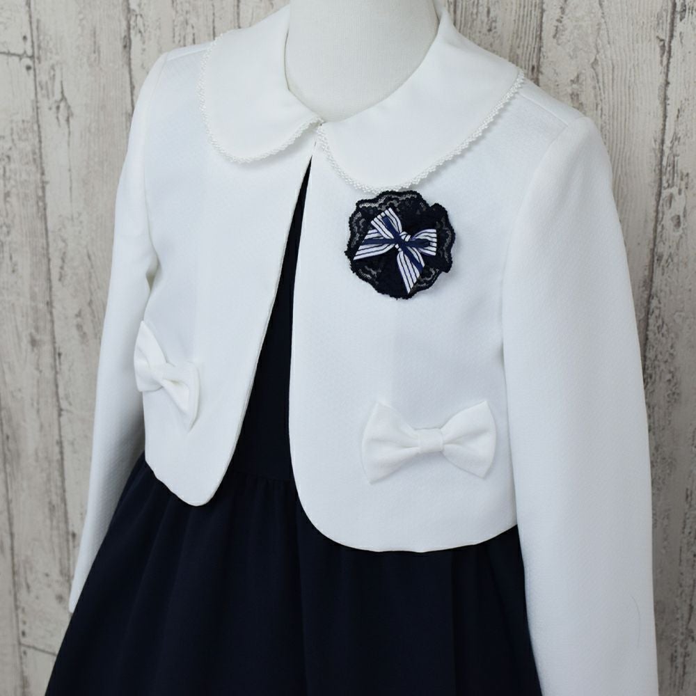 特別な日にぴったりのネイビーカラーの男の子用フォーマルスーツ。シンプルで美しいシルエットが魅力のAngel's Closetの子供フォーマル レンタル商品（【レンタル】フリル襟ネイビージャンパースカートアンサンブル（CAT788392）130cmB体）｜画像2