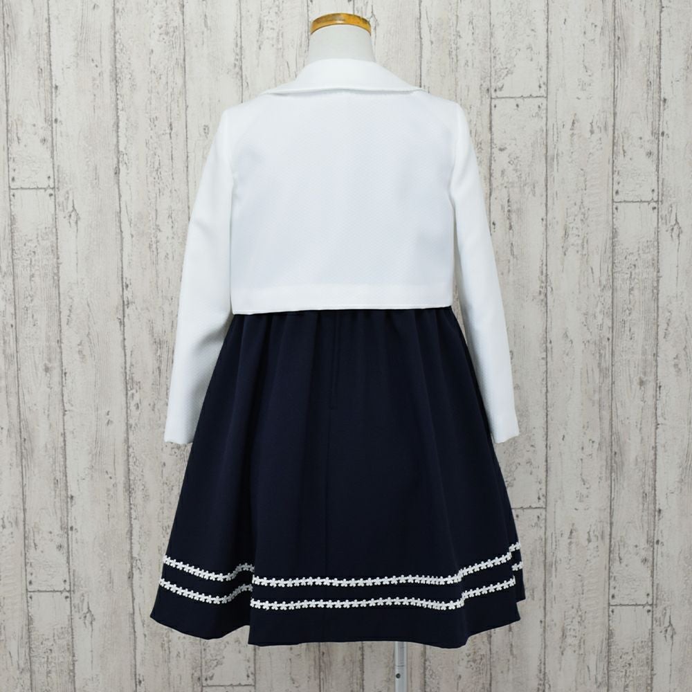 特別な日にぴったりのネイビーカラーの男の子用フォーマルスーツ。シンプルで美しいシルエットが魅力のAngel's Closetの子供フォーマル レンタル商品（【レンタル】フリル襟ネイビージャンパースカートアンサンブル（CAT788392）130cmB体）｜画像3