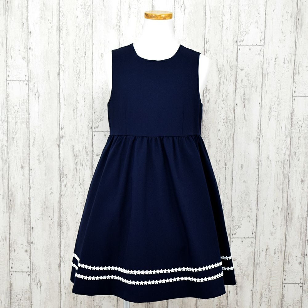 特別な日にぴったりのネイビーカラーの男の子用フォーマルスーツ。シンプルで美しいシルエットが魅力のAngel's Closetの子供フォーマル レンタル商品（【レンタル】フリル襟ネイビージャンパースカートアンサンブル（CAT788392）130cmB体）｜画像4