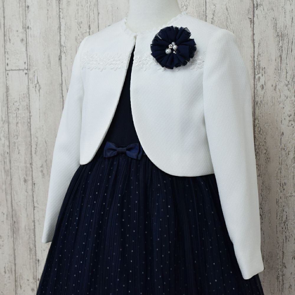 特別な日にぴったりのカラーの男の子用フォーマルスーツ。シンプルで美しいシルエットが魅力のAngel's Closetの子供フォーマル レンタル商品（【レンタル】プリーツシフォンアンサンブル（CAT402303）【ELLE】120cm）｜画像2