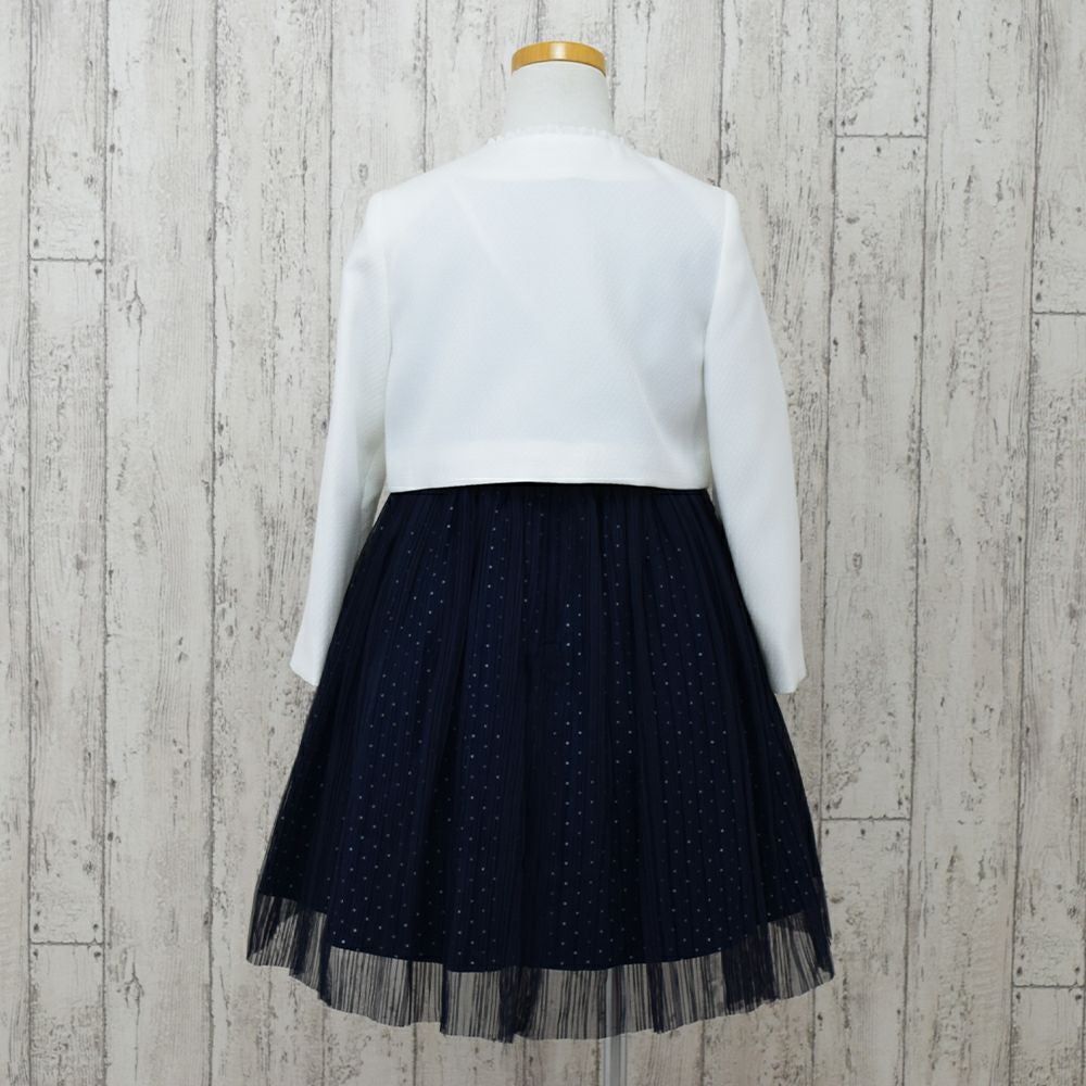 特別な日にぴったりのカラーの男の子用フォーマルスーツ。シンプルで美しいシルエットが魅力のAngel's Closetの子供フォーマル レンタル商品（【レンタル】プリーツシフォンアンサンブル（CAT402303）【ELLE】120cm）｜画像3