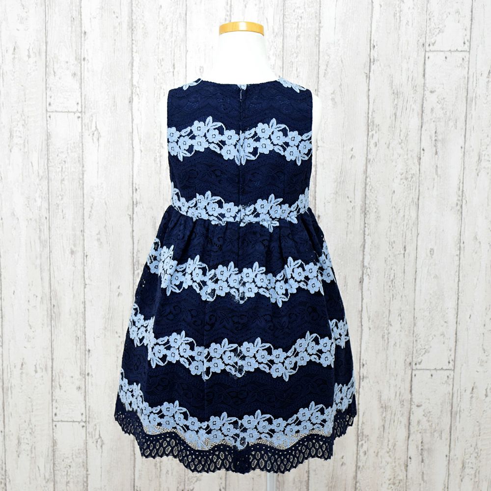 特別な日にぴったりのカラーの男の子用フォーマルスーツ。シンプルで美しいシルエットが魅力のAngel's Closetの子供フォーマル レンタル商品（【レンタル】花柄レース使いアンサンブル（CAT808306）120cm）｜画像5