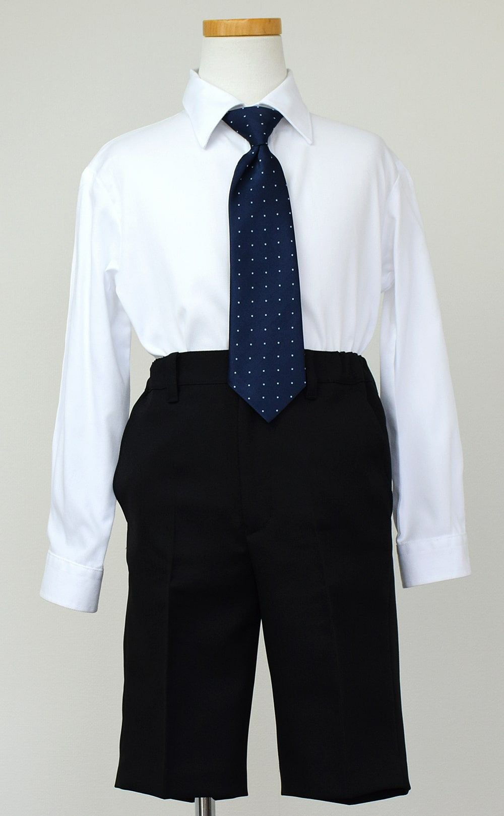 特別な日にぴったりのカラーの男の子用フォーマルスーツ。シンプルで美しいシルエットが魅力のAngel's Closetの子供フォーマル レンタル商品（【レンタル】2つ釦ベーシックセットスーツ（CAT505412）120cm）｜画像6