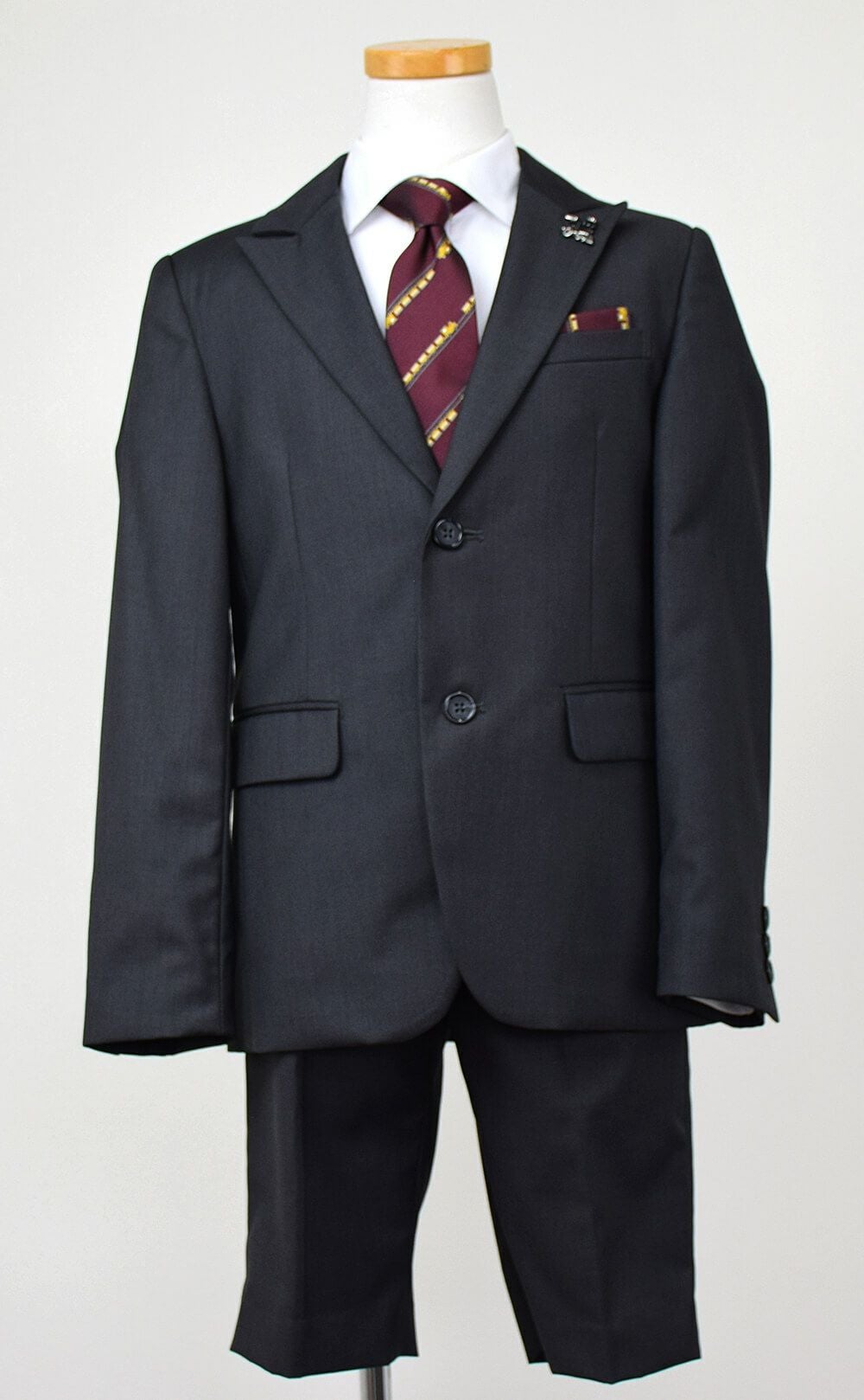 特別な日にぴったりのカラーの男の子用フォーマルスーツ。シンプルで美しいシルエットが魅力のAngel's Closetの子供フォーマル レンタル商品（【レンタル】シャンブレー無地セットスーツ（CAT895411））｜画像3