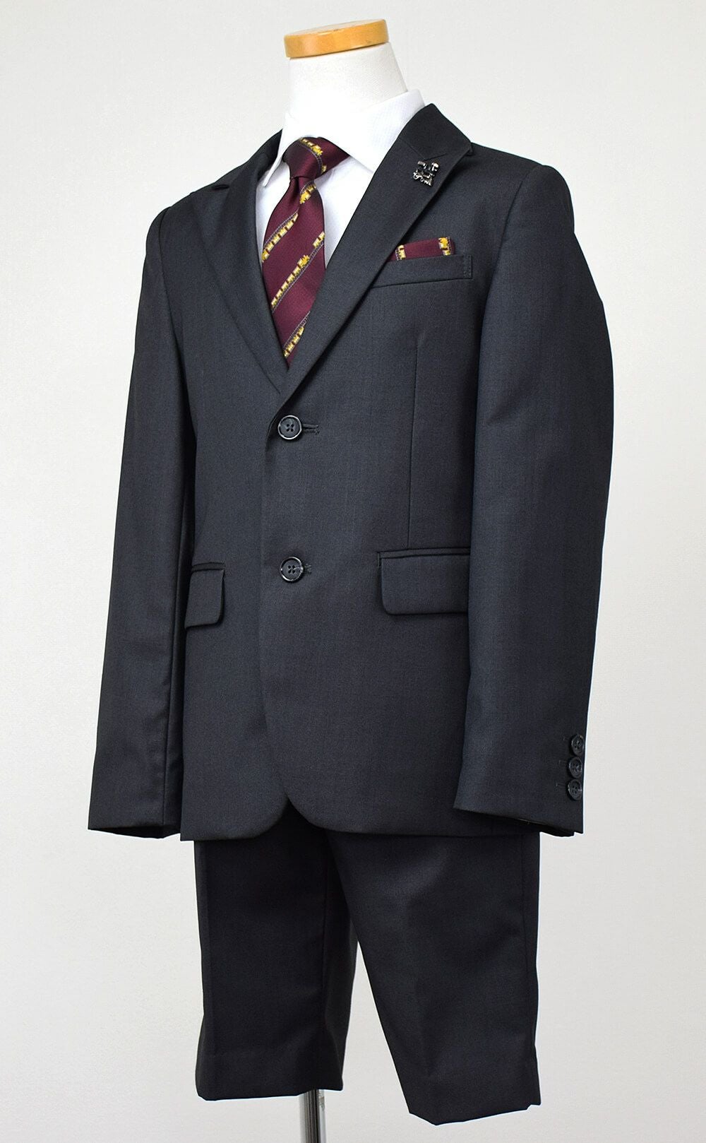 特別な日にぴったりのカラーの男の子用フォーマルスーツ。シンプルで美しいシルエットが魅力のAngel's Closetの子供フォーマル レンタル商品（【レンタル】シャンブレー無地セットスーツ（CAT895411））｜画像4