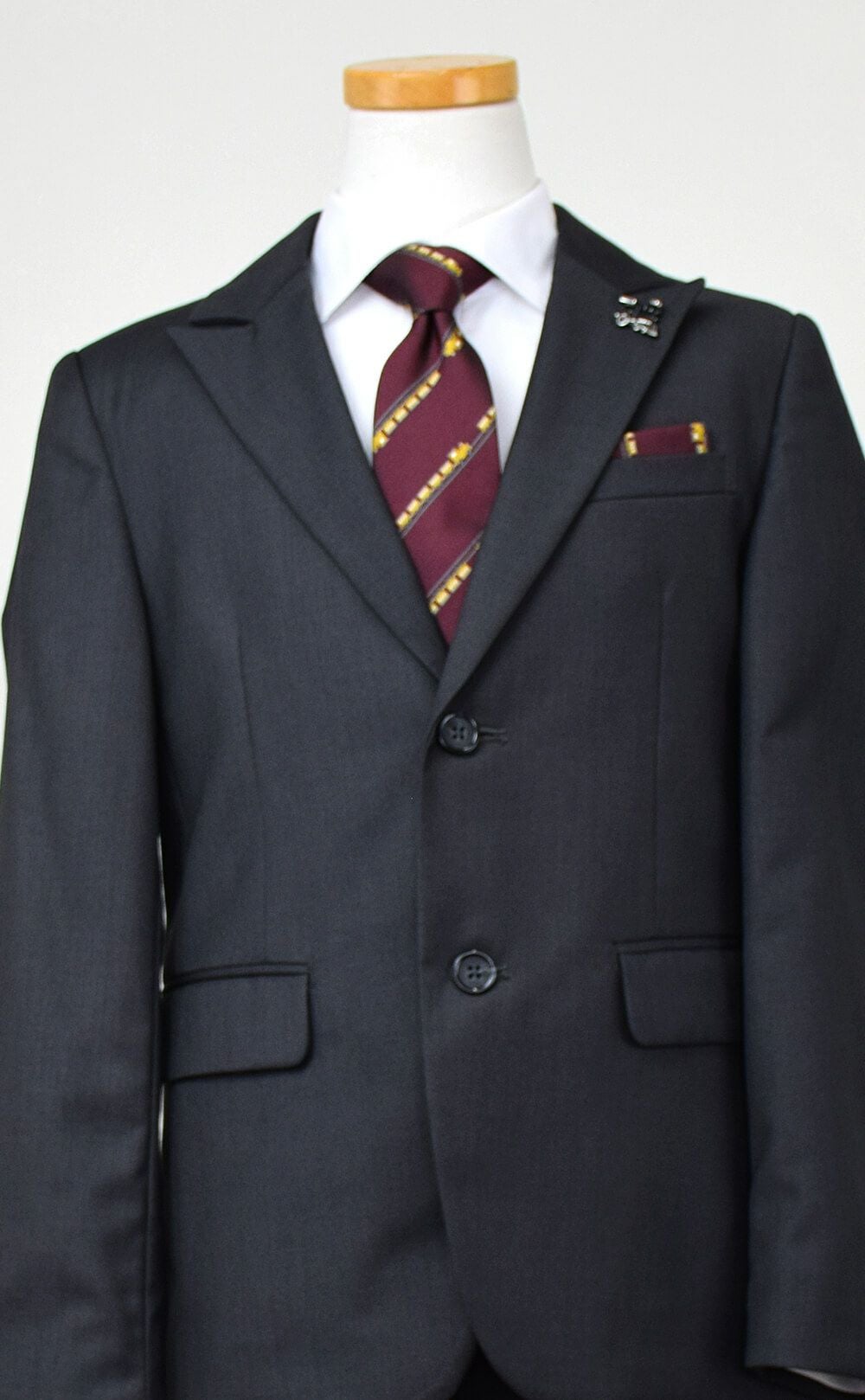 特別な日にぴったりのカラーの男の子用フォーマルスーツ。シンプルで美しいシルエットが魅力のAngel's Closetの子供フォーマル レンタル商品（【レンタル】シャンブレー無地セットスーツ（CAT895411））｜画像6