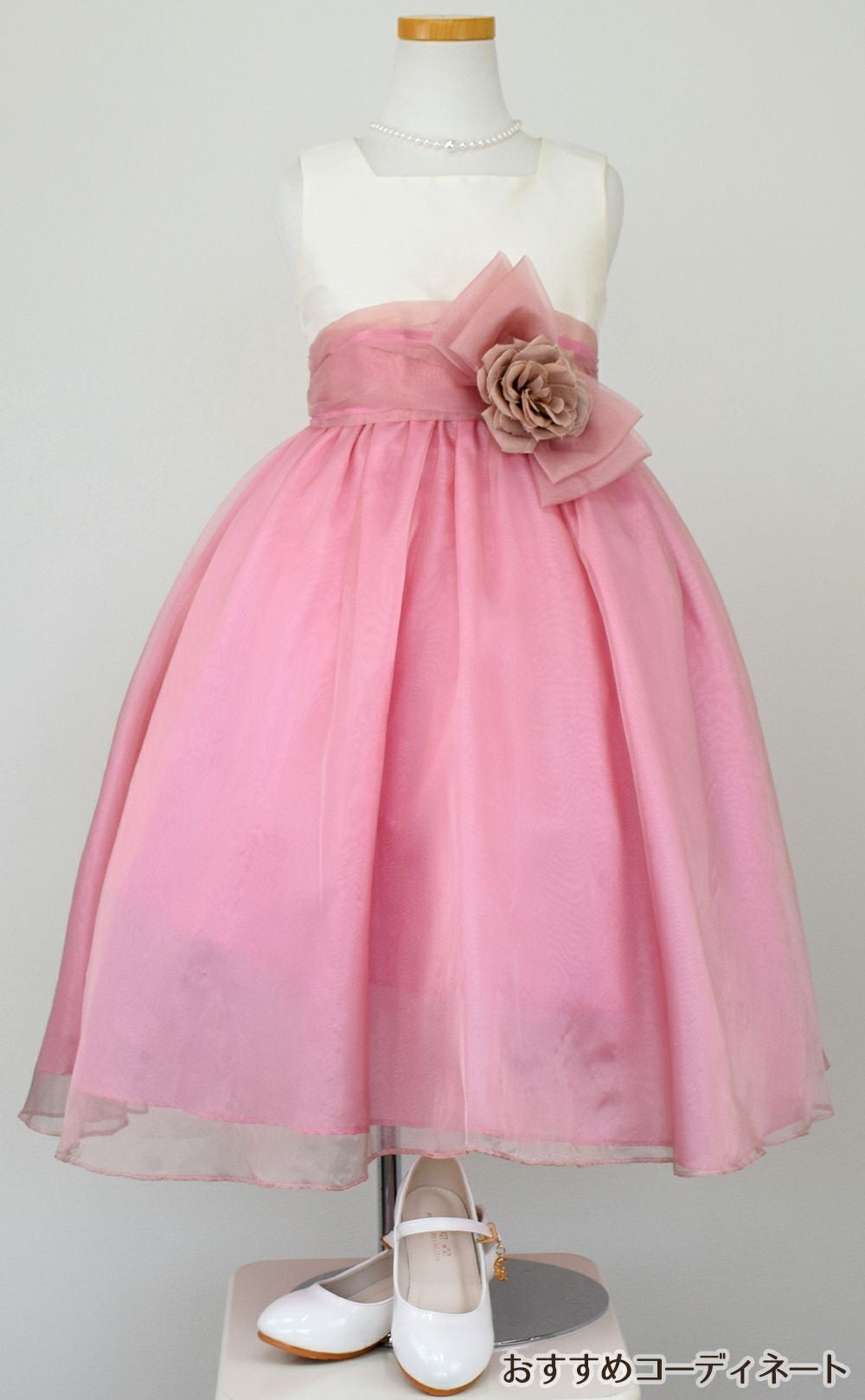 ピアノ発表会や結婚式にぴったりのカラーの女の子用キッズドレス。シンプルで美しいシルエットが魅力のAngel's Closetの子供ドレス レンタル商品（【レンタル】デュピオーニオーガンジー2トーンスクエアネック子供ドレス（CDC1225）ローズ）｜画像8