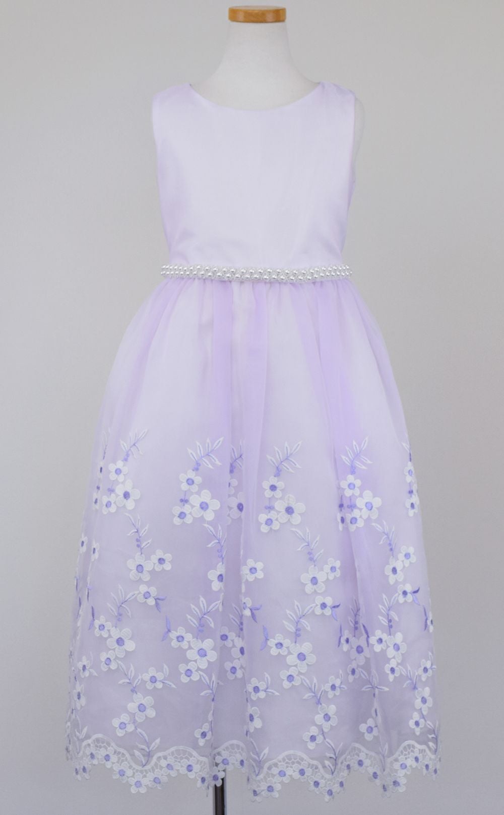 ピアノ発表会や結婚式にぴったりのライラックカラーの女の子用キッズドレス。シンプルで美しいシルエットが魅力のAngel's Closetの子供ドレス レンタル商品（【レンタル】クリスタルオーガンジーフローラル刺繍スカラップ子供ドレス(KD364)ライラック）｜画像3
