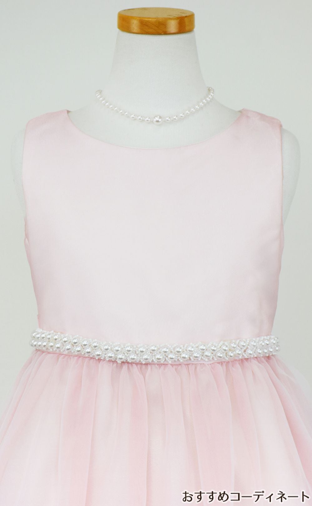 ピアノ発表会や結婚式にぴったりのカラーの女の子用キッズドレス。シンプルで美しいシルエットが魅力のAngel's Closetの子供ドレス レンタル商品（【レンタル】クリスタルオーガンジーフローラル刺繍スカラップ子供ドレス(KD364)ローズ）｜画像7