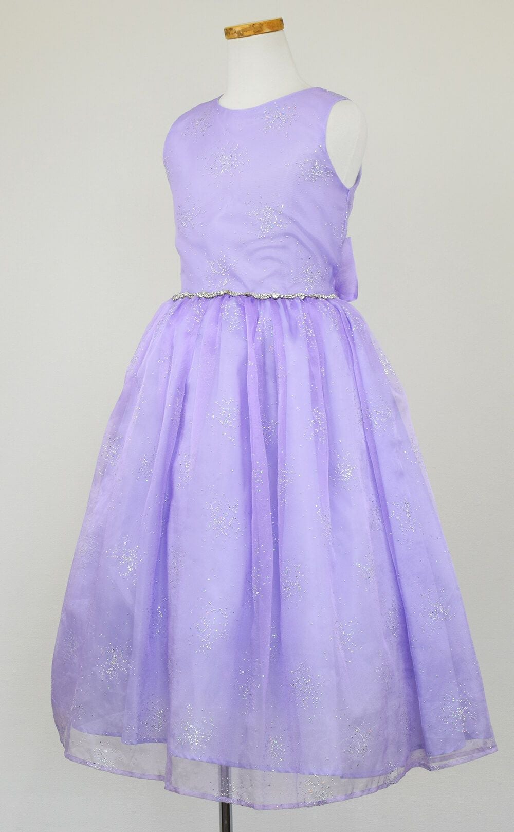 ピアノ発表会や結婚式にぴったりのカラーの女の子用キッズドレス。シンプルで美しいシルエットが魅力のAngel's Closetの子供ドレス レンタル商品（【レンタル】スパークリングオーガンジー子供ドレス(CC2463)ラベンダー）｜画像3