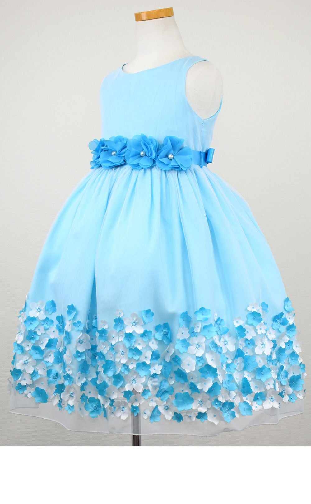 ピアノ発表会や結婚式にぴったりのカラーの女の子用キッズドレス。シンプルで美しいシルエットが魅力のAngel's Closetの子供ドレス レンタル商品（【レンタル】フラワーモチーフスカートメッシュ子供ドレス(KD332)アクア）｜画像4