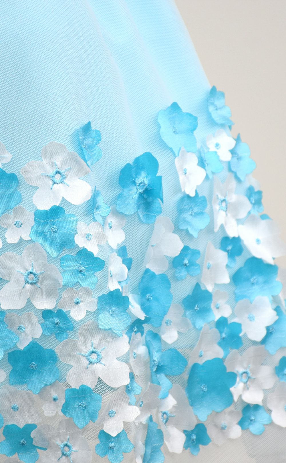 ピアノ発表会や結婚式にぴったりのカラーの女の子用キッズドレス。シンプルで美しいシルエットが魅力のAngel's Closetの子供ドレス レンタル商品（【レンタル】フラワーモチーフスカートメッシュ子供ドレス(KD332)アクア）｜画像6