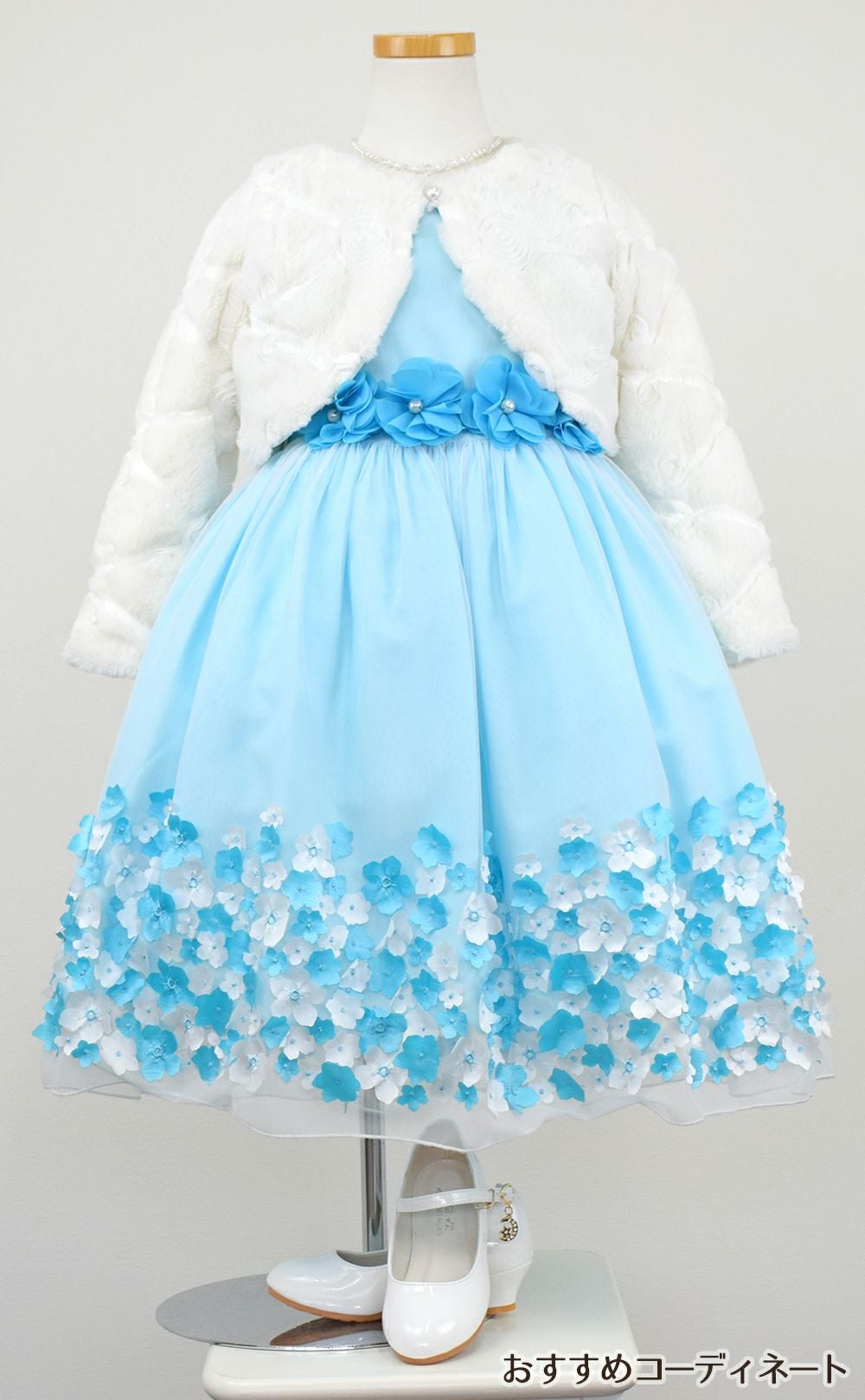 ピアノ発表会や結婚式にぴったりのカラーの女の子用キッズドレス。シンプルで美しいシルエットが魅力のAngel's Closetの子供ドレス レンタル商品（【レンタル】フラワーモチーフスカートメッシュ子供ドレス(KD332)アクア）｜画像12