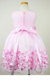 ピアノ発表会や結婚式にぴったりのピンクカラーの女の子用キッズドレス。シンプルで美しいシルエットが魅力のAngel's Closetの子供ドレス レンタル商品（【レンタル】フラワーモチーフスカートメッシュ子供ドレス(KD332)ピンク）｜画像5