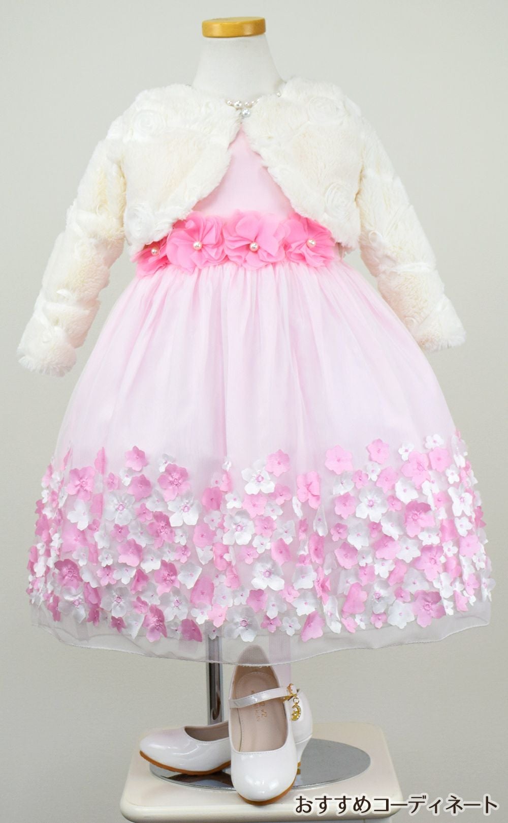 ピアノ発表会や結婚式にぴったりのピンクカラーの女の子用キッズドレス。シンプルで美しいシルエットが魅力のAngel's Closetの子供ドレス レンタル商品（【レンタル】フラワーモチーフスカートメッシュ子供ドレス(KD332)ピンク）｜画像12