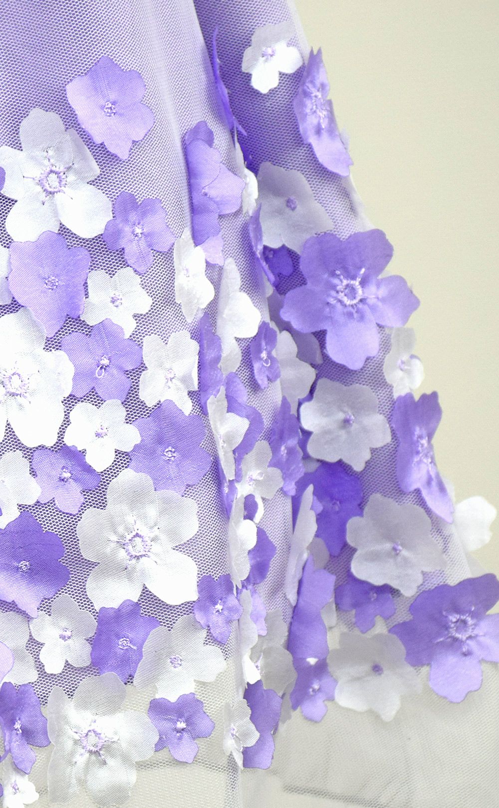 ピアノ発表会や結婚式にぴったりのライラックカラーの女の子用キッズドレス。シンプルで美しいシルエットが魅力のAngel's Closetの子供ドレス レンタル商品（【レンタル】フラワーモチーフスカートメッシュ子供ドレス(KD332)ライラック）｜画像6