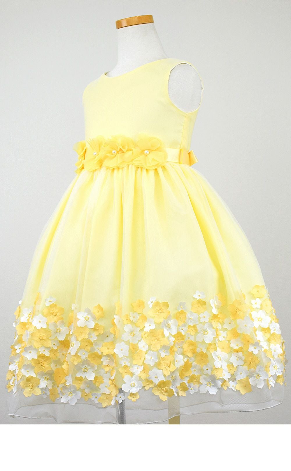 ピアノ発表会や結婚式にぴったりのカラーの女の子用キッズドレス。シンプルで美しいシルエットが魅力のAngel's Closetの子供ドレス レンタル商品（【レンタル】フラワーモチーフスカートメッシュ子供ドレス(KD332)イエロー）｜画像4