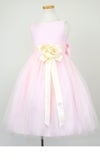 ピアノ発表会や結婚式にぴったりのピンクカラーの女の子用キッズドレス。シンプルで美しいシルエットが魅力のAngel's Closetの子供ドレス レンタル商品（【レンタル】ヴィンテージサテン＆チュール子供ドレス(SK402)ピンク）｜画像4