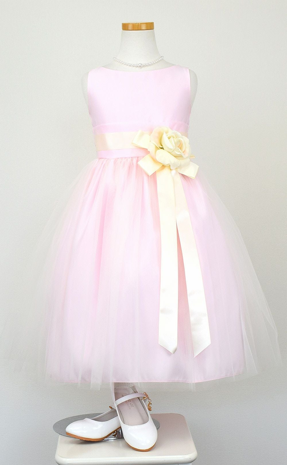 ピアノ発表会や結婚式にぴったりのピンクカラーの女の子用キッズドレス。シンプルで美しいシルエットが魅力のAngel's Closetの子供ドレス レンタル商品（【レンタル】ヴィンテージサテン＆チュール子供ドレス(SK402)ピンク）｜画像8