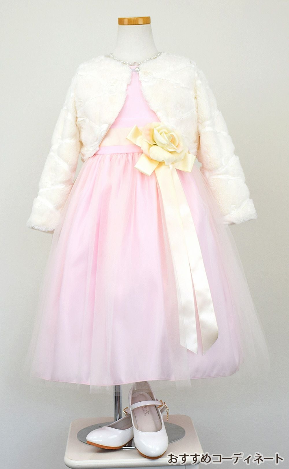 ピアノ発表会や結婚式にぴったりのピンクカラーの女の子用キッズドレス。シンプルで美しいシルエットが魅力のAngel's Closetの子供ドレス レンタル商品（【レンタル】ヴィンテージサテン＆チュール子供ドレス(SK402)ピンク）｜画像11