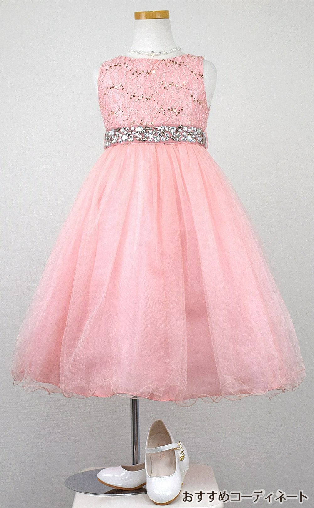 ピアノ発表会や結婚式にぴったりのカラーの女の子用キッズドレス。シンプルで美しいシルエットが魅力のAngel's Closetの子供ドレス レンタル商品（【レンタル】レース＆ラインストーンビジューベルトクリスタルチュール子供ドレス(MBK340)ブラッシュ）｜画像9