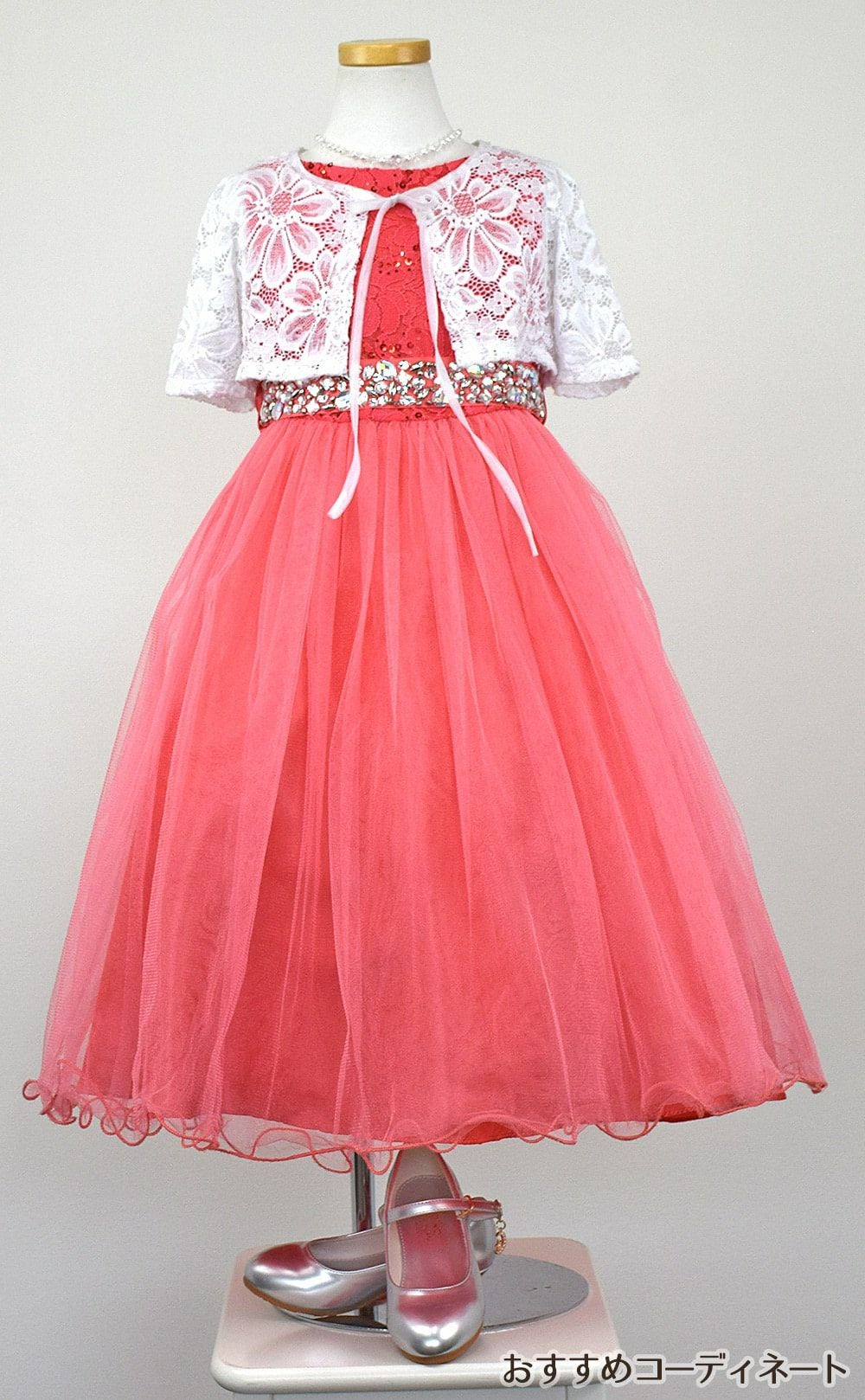 ピアノ発表会や結婚式にぴったりのカラーの女の子用キッズドレス。シンプルで美しいシルエットが魅力のAngel's Closetの子供ドレス レンタル商品（【レンタル】レース＆ラインストーンビジューベルトクリスタルチュール子供ドレス(MBK340)コーラル）｜画像10