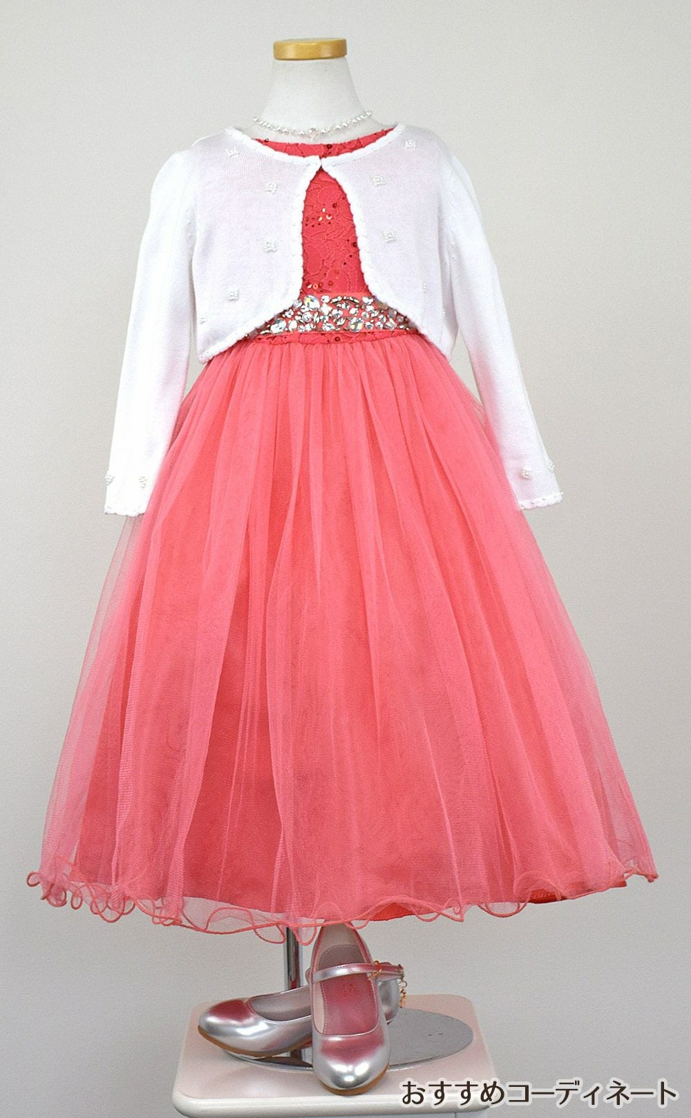 ピアノ発表会や結婚式にぴったりのカラーの女の子用キッズドレス。シンプルで美しいシルエットが魅力のAngel's Closetの子供ドレス レンタル商品（【レンタル】レース＆ラインストーンビジューベルトクリスタルチュール子供ドレス(MBK340)コーラル）｜画像11