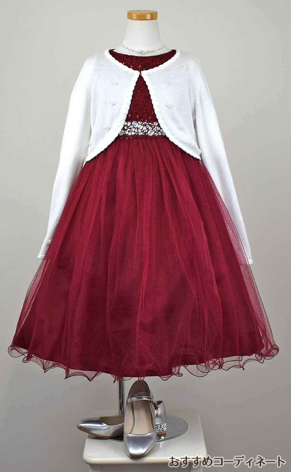 ピアノ発表会や結婚式にぴったりのカラーの女の子用キッズドレス。シンプルで美しいシルエットが魅力のAngel's Closetの子供ドレス レンタル商品（【レンタル】レース＆ラインストーンビジューベルトクリスタルチュール子供ドレス(MBK340)バーガンディー）｜画像11