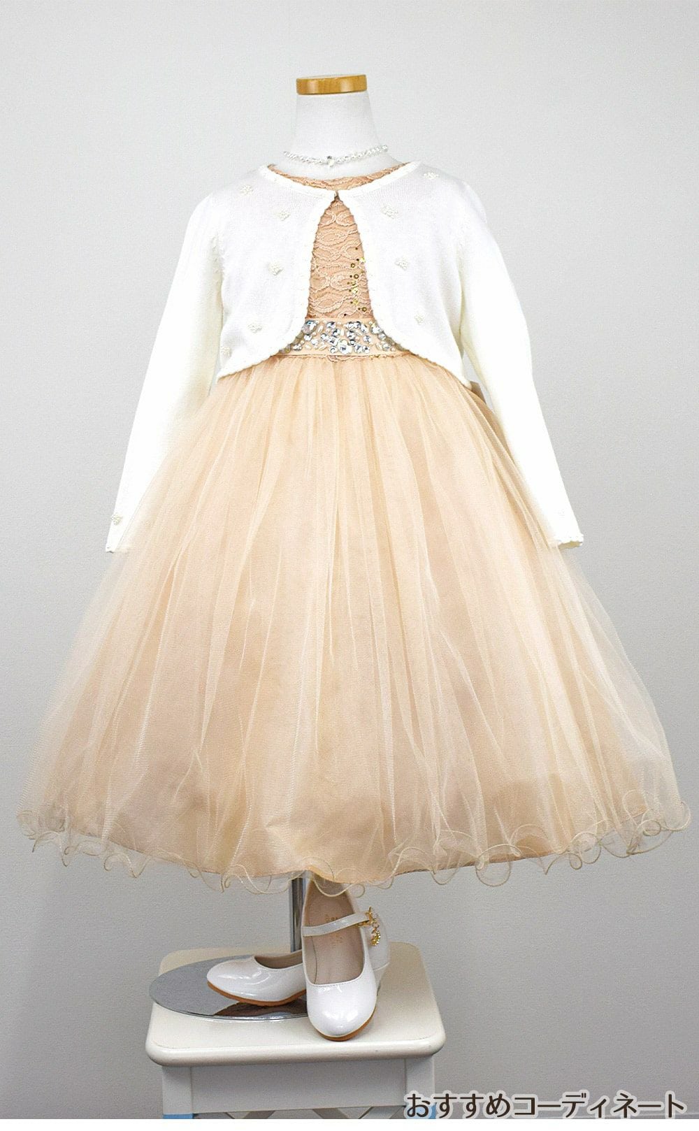 ピアノ発表会や結婚式にぴったりのカラーの女の子用キッズドレス。シンプルで美しいシルエットが魅力のAngel's Closetの子供ドレス レンタル商品（【レンタル】レース＆ラインストーンビジューベルトクリスタルチュール子供ドレス(MBK340)シャンパン）｜画像11