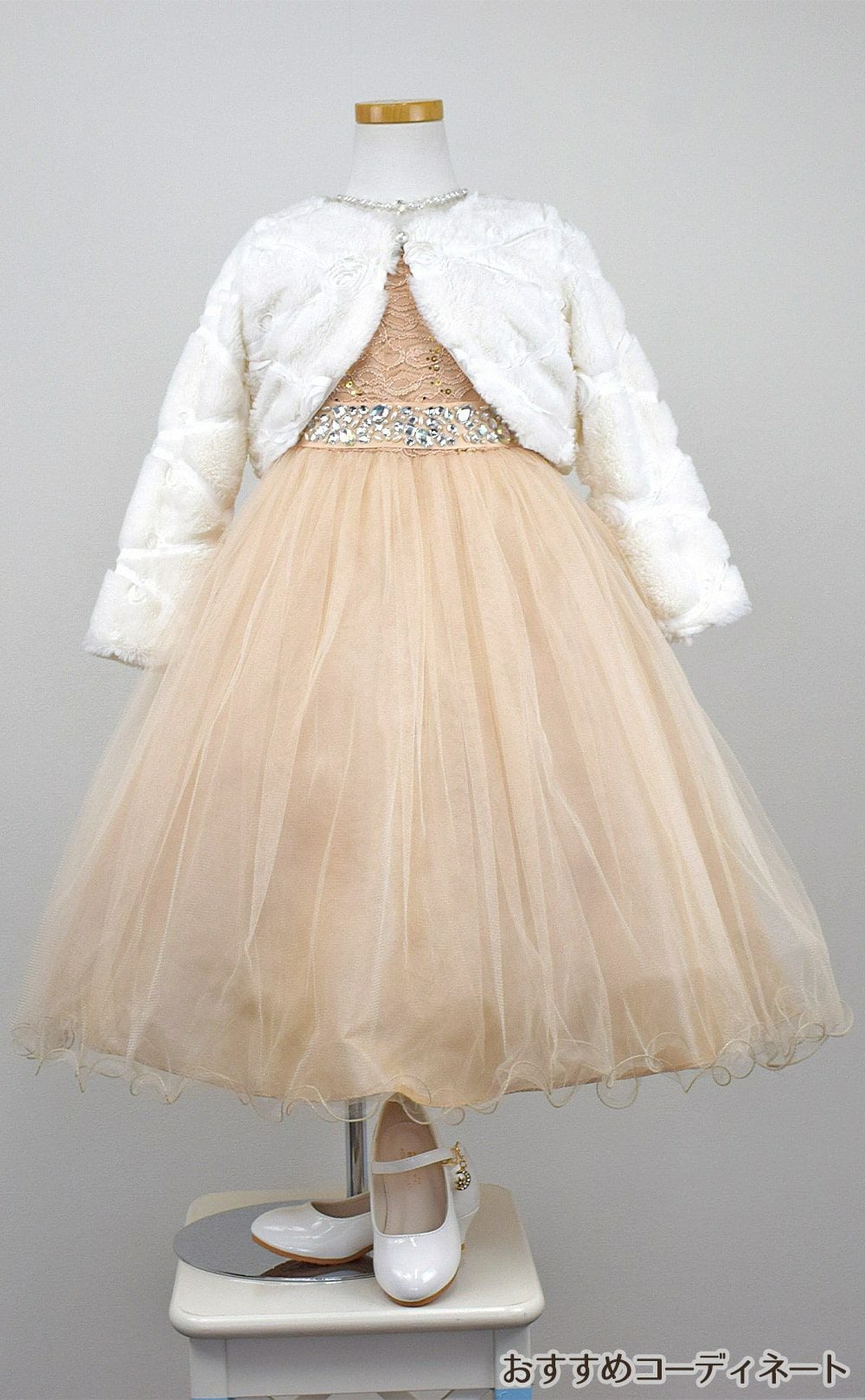 ピアノ発表会や結婚式にぴったりのカラーの女の子用キッズドレス。シンプルで美しいシルエットが魅力のAngel's Closetの子供ドレス レンタル商品（【レンタル】レース＆ラインストーンビジューベルトクリスタルチュール子供ドレス(MBK340)シャンパン）｜画像12