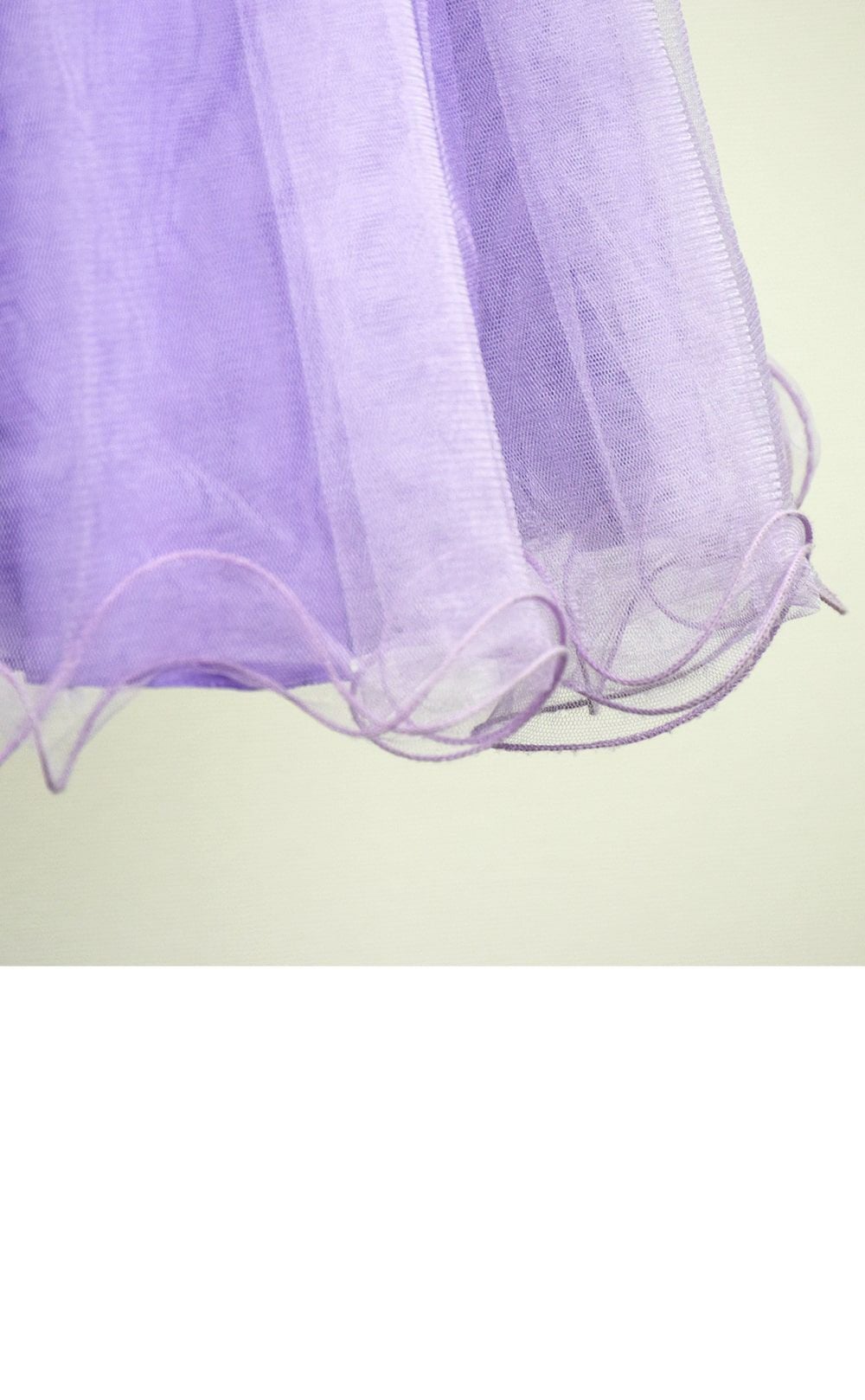 ピアノ発表会や結婚式にぴったりのライラックカラーの女の子用キッズドレス。シンプルで美しいシルエットが魅力のAngel's Closetの子供ドレス レンタル商品（【レンタル】レース＆ラインストーンビジューベルトクリスタルチュール子供ドレス(MBK340)ライラック）｜画像6