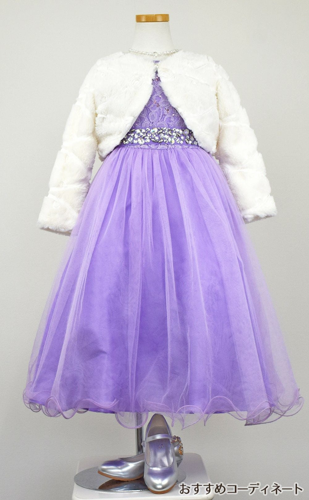 ピアノ発表会や結婚式にぴったりのライラックカラーの女の子用キッズドレス。シンプルで美しいシルエットが魅力のAngel's Closetの子供ドレス レンタル商品（【レンタル】レース＆ラインストーンビジューベルトクリスタルチュール子供ドレス(MBK340)ライラック）｜画像12