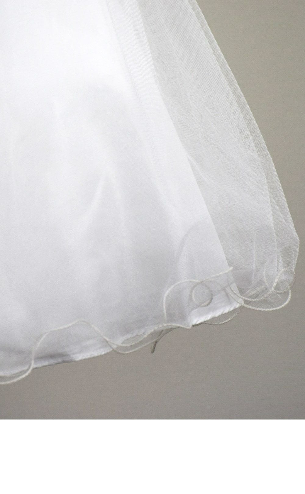 ピアノ発表会や結婚式にぴったりのカラーの女の子用キッズドレス。シンプルで美しいシルエットが魅力のAngel's Closetの子供ドレス レンタル商品（【レンタル】レース＆ラインストーンビジューベルトクリスタルチュール子供ドレス(MBK340)アイボリー）｜画像6