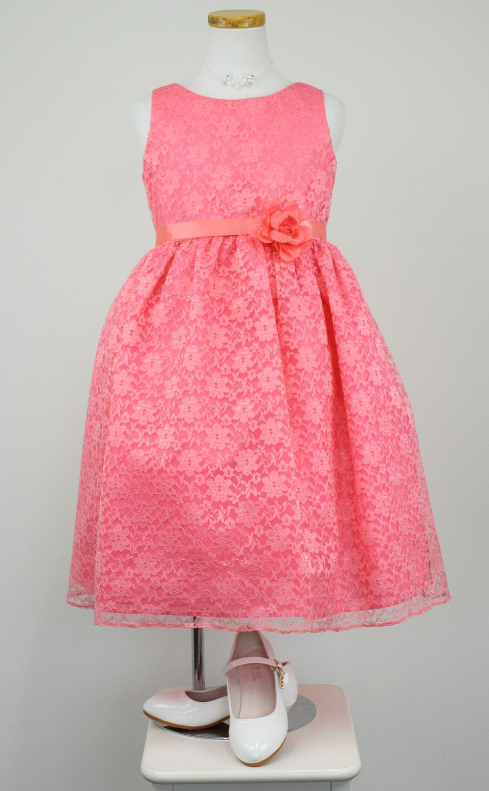 ピアノ発表会や結婚式にぴったりのカラーの女の子用キッズドレス。シンプルで美しいシルエットが魅力のAngel's Closetの子供ドレス レンタル商品（【レンタル】フラワーレースサテンリボン子供ドレス(CCD749)コーラル）｜画像9