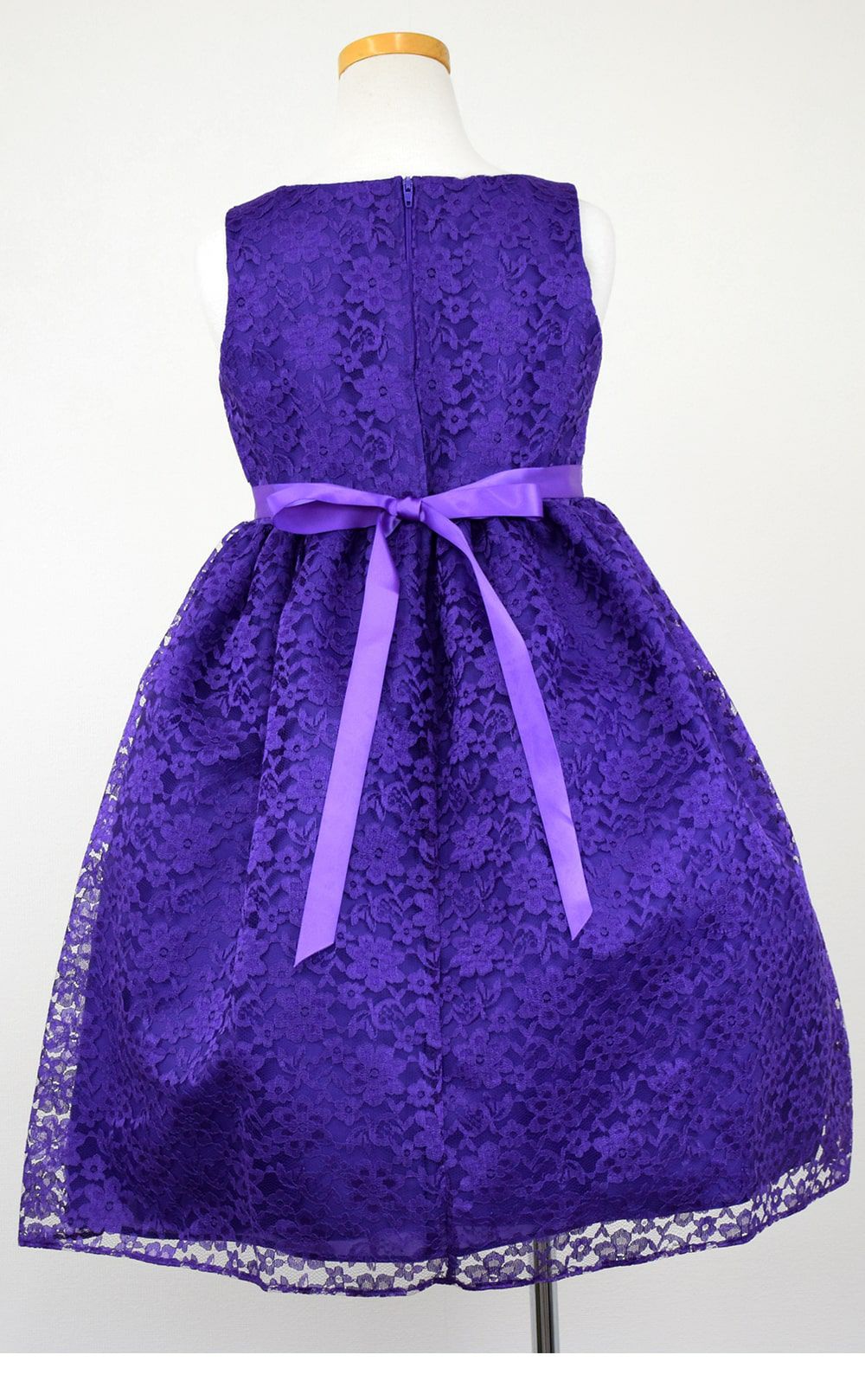 ピアノ発表会や結婚式にぴったりのカラーの女の子用キッズドレス。シンプルで美しいシルエットが魅力のAngel's Closetの子供ドレス レンタル商品（【レンタル】フラワーレースサテンリボン子供ドレス(CCD749)パープル）｜画像5