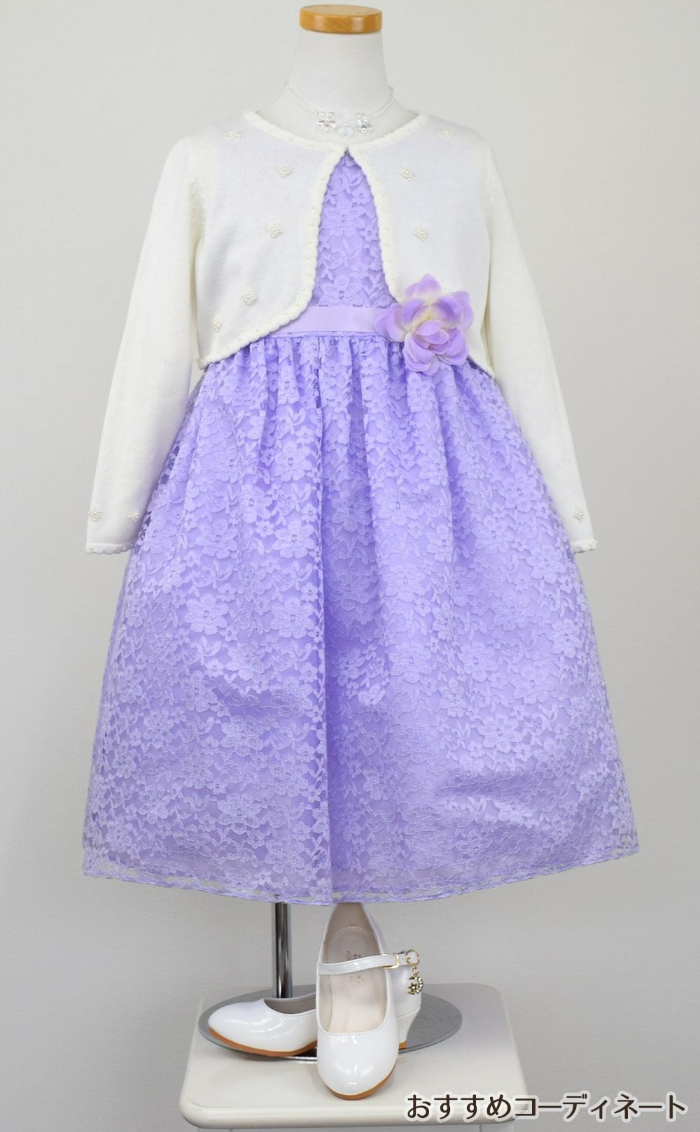 ピアノ発表会や結婚式にぴったりのライラックカラーの女の子用キッズドレス。シンプルで美しいシルエットが魅力のAngel's Closetの子供ドレス レンタル商品（【レンタル】フラワーレースサテンリボン子供ドレス(CCD749)ライラック）｜画像11