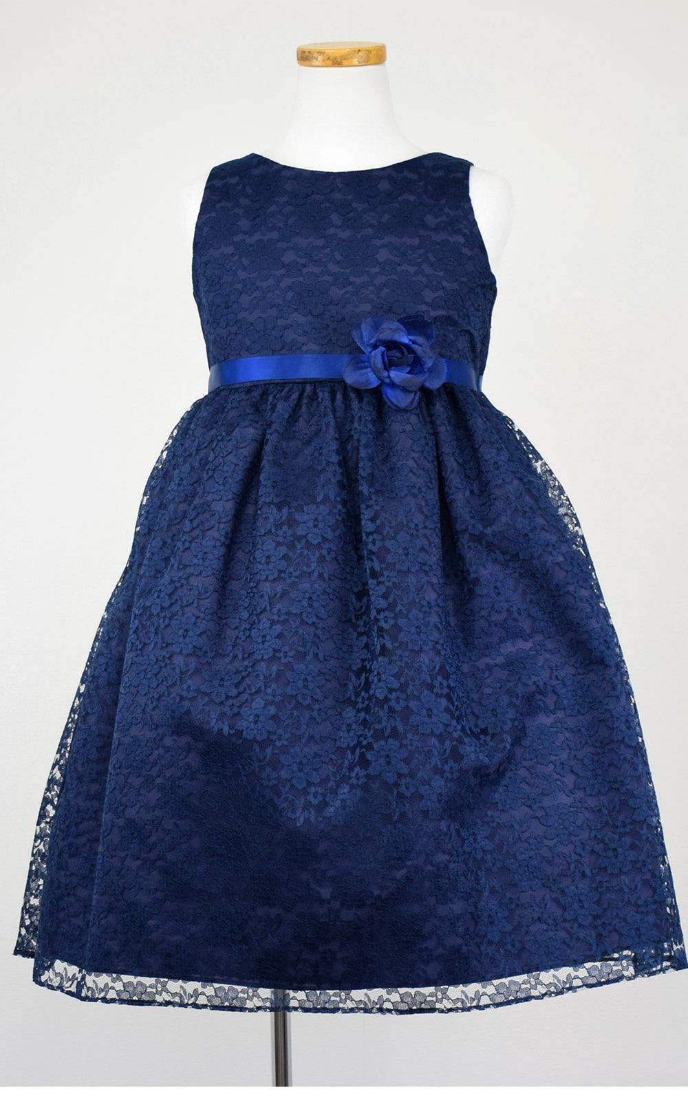 ピアノ発表会や結婚式にぴったりのネイビーカラーの女の子用キッズドレス。シンプルで美しいシルエットが魅力のAngel's Closetの子供ドレス レンタル商品（【レンタル】フラワーレースサテンリボン子供ドレス(CCD749)ネイビー）｜画像3