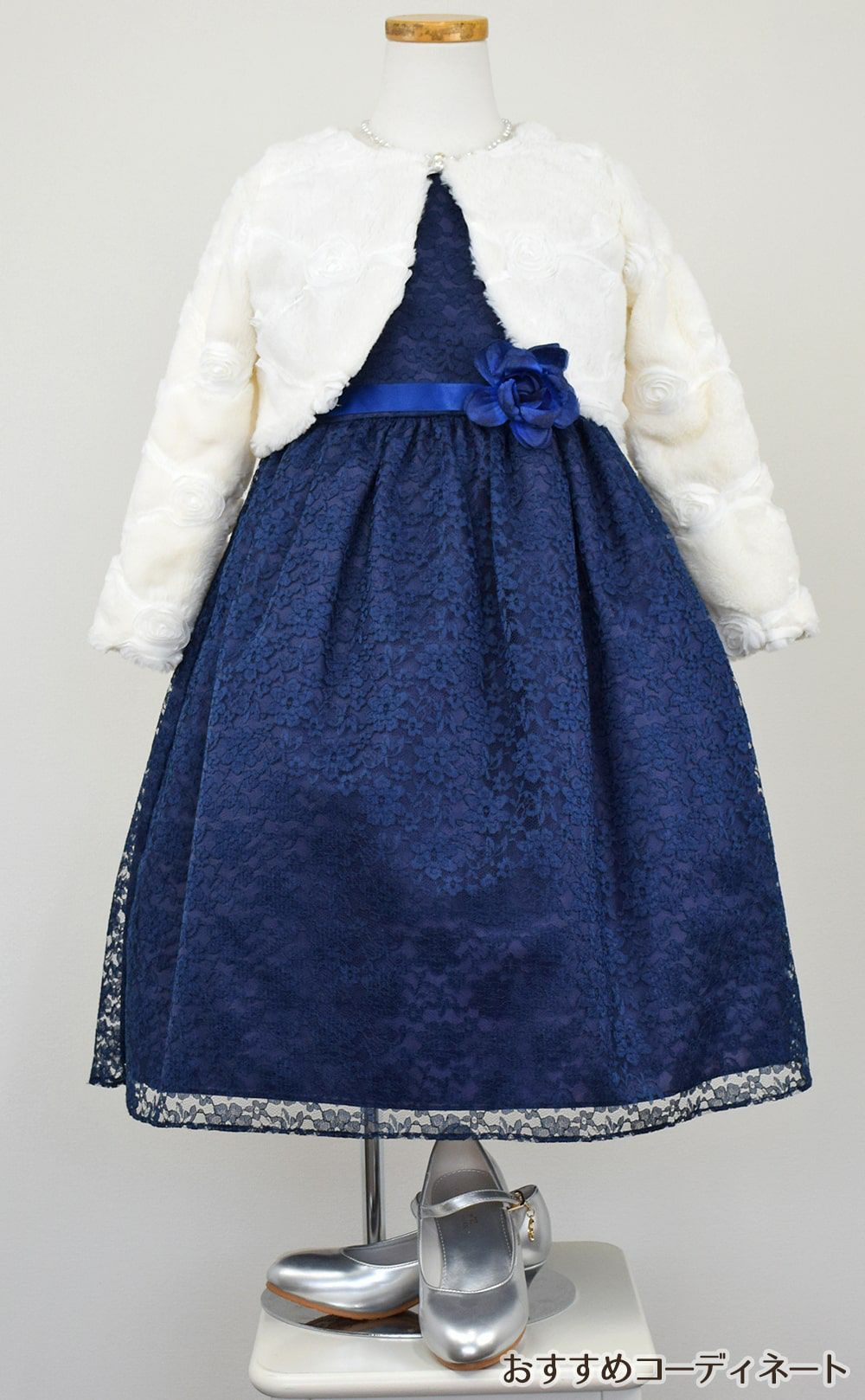 ピアノ発表会や結婚式にぴったりのネイビーカラーの女の子用キッズドレス。シンプルで美しいシルエットが魅力のAngel's Closetの子供ドレス レンタル商品（【レンタル】フラワーレースサテンリボン子供ドレス(CCD749)ネイビー）｜画像12