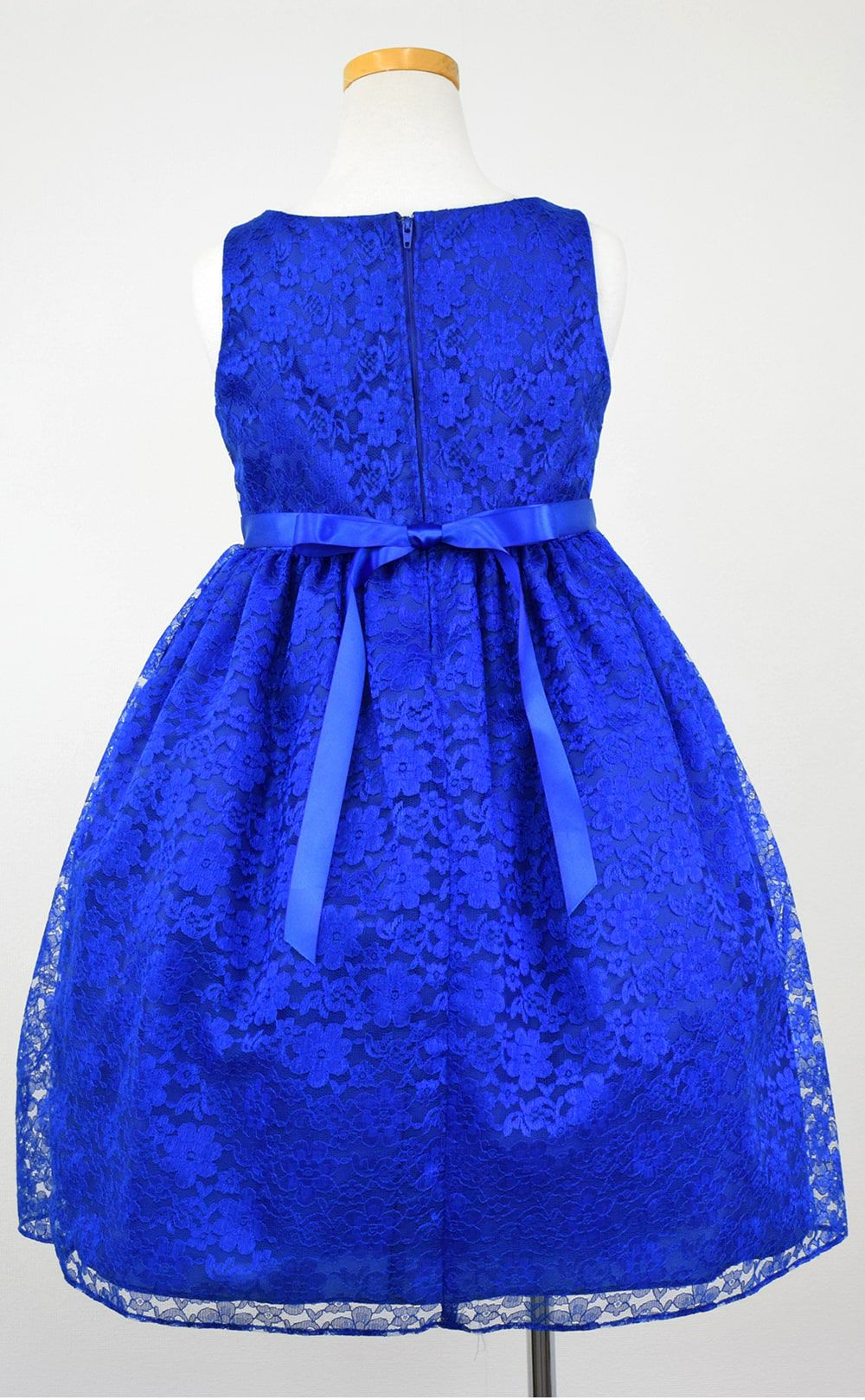 ピアノ発表会や結婚式にぴったりのブルーカラーの女の子用キッズドレス。シンプルで美しいシルエットが魅力のAngel's Closetの子供ドレス レンタル商品（【レンタル】フラワーレースサテンリボン子供ドレス(CCD749)ロイヤルブルー）｜画像5