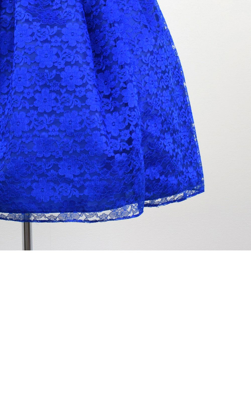 ピアノ発表会や結婚式にぴったりのブルーカラーの女の子用キッズドレス。シンプルで美しいシルエットが魅力のAngel's Closetの子供ドレス レンタル商品（【レンタル】フラワーレースサテンリボン子供ドレス(CCD749)ロイヤルブルー）｜画像6