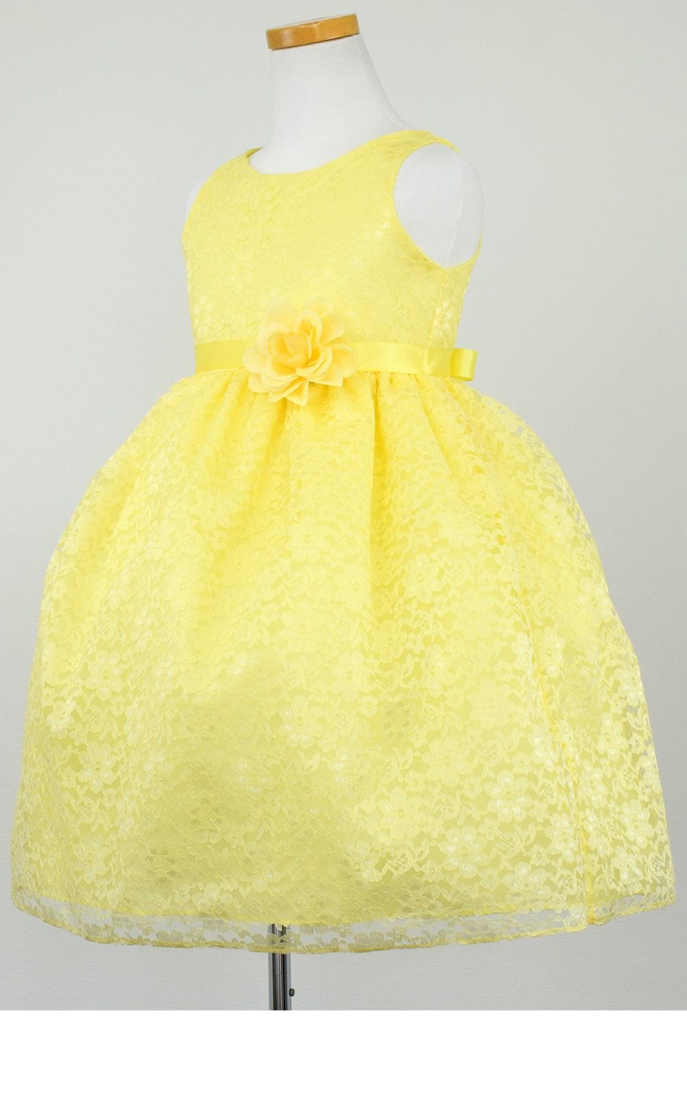 ピアノ発表会や結婚式にぴったりのカラーの女の子用キッズドレス。シンプルで美しいシルエットが魅力のAngel's Closetの子供ドレス レンタル商品（【レンタル】フラワーレースサテンリボン子供ドレス(CCD749)イエロー）｜画像4