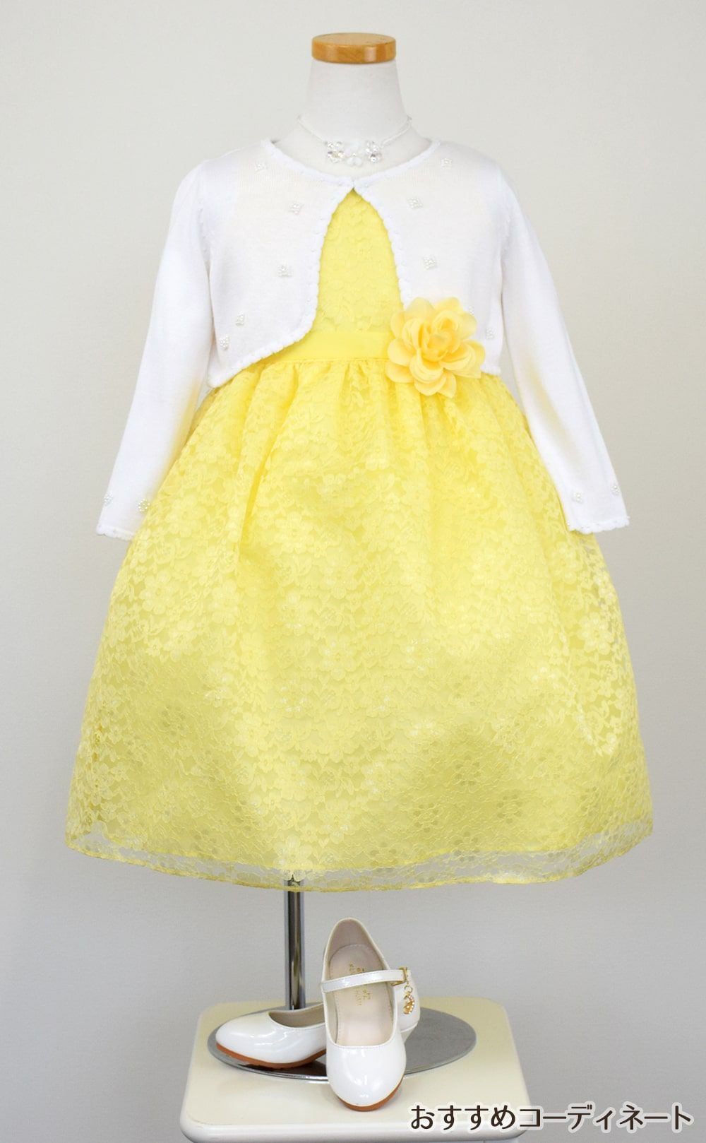 ピアノ発表会や結婚式にぴったりのカラーの女の子用キッズドレス。シンプルで美しいシルエットが魅力のAngel's Closetの子供ドレス レンタル商品（【レンタル】フラワーレースサテンリボン子供ドレス(CCD749)イエロー）｜画像11